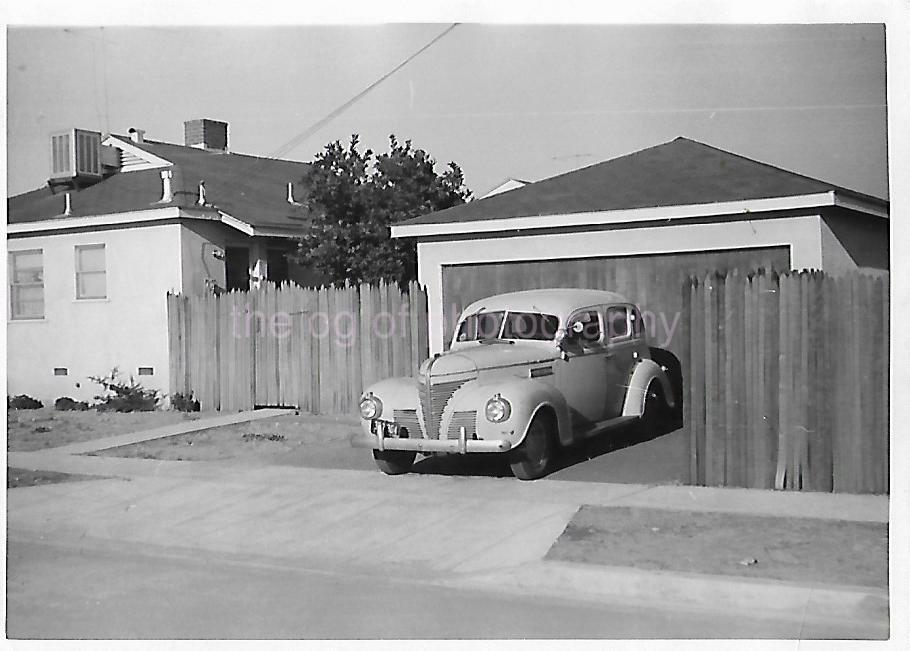 FOUND Photo Poster paintingGRAPH bw CLASSIC CAR Original Snapshot 15 26 S