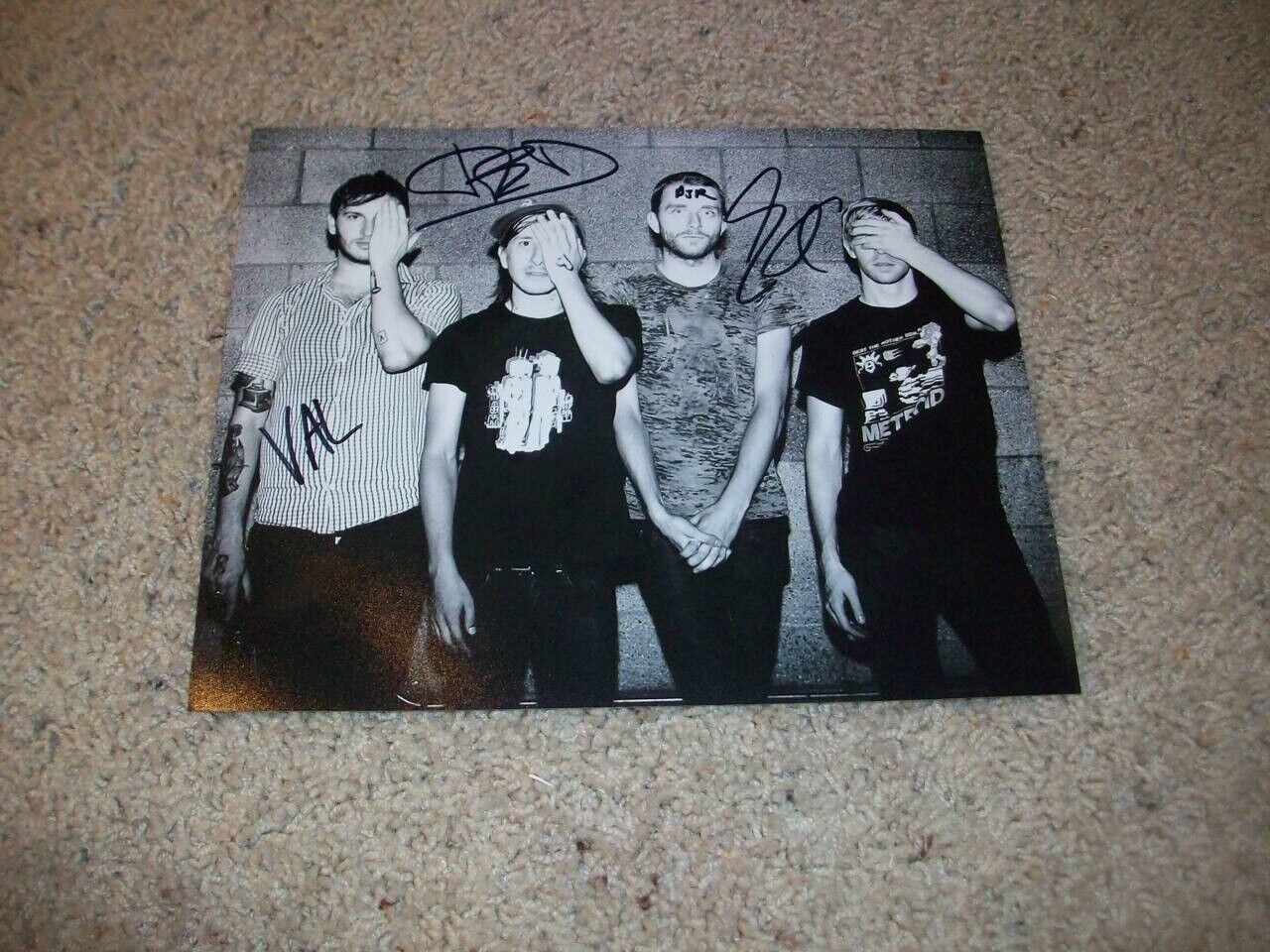 BEAR HANDS BAND SIGNED 8x10 Photo Poster painting F DILLON RAU +3 AUTOGRAPH DISTRACTION GIANTS