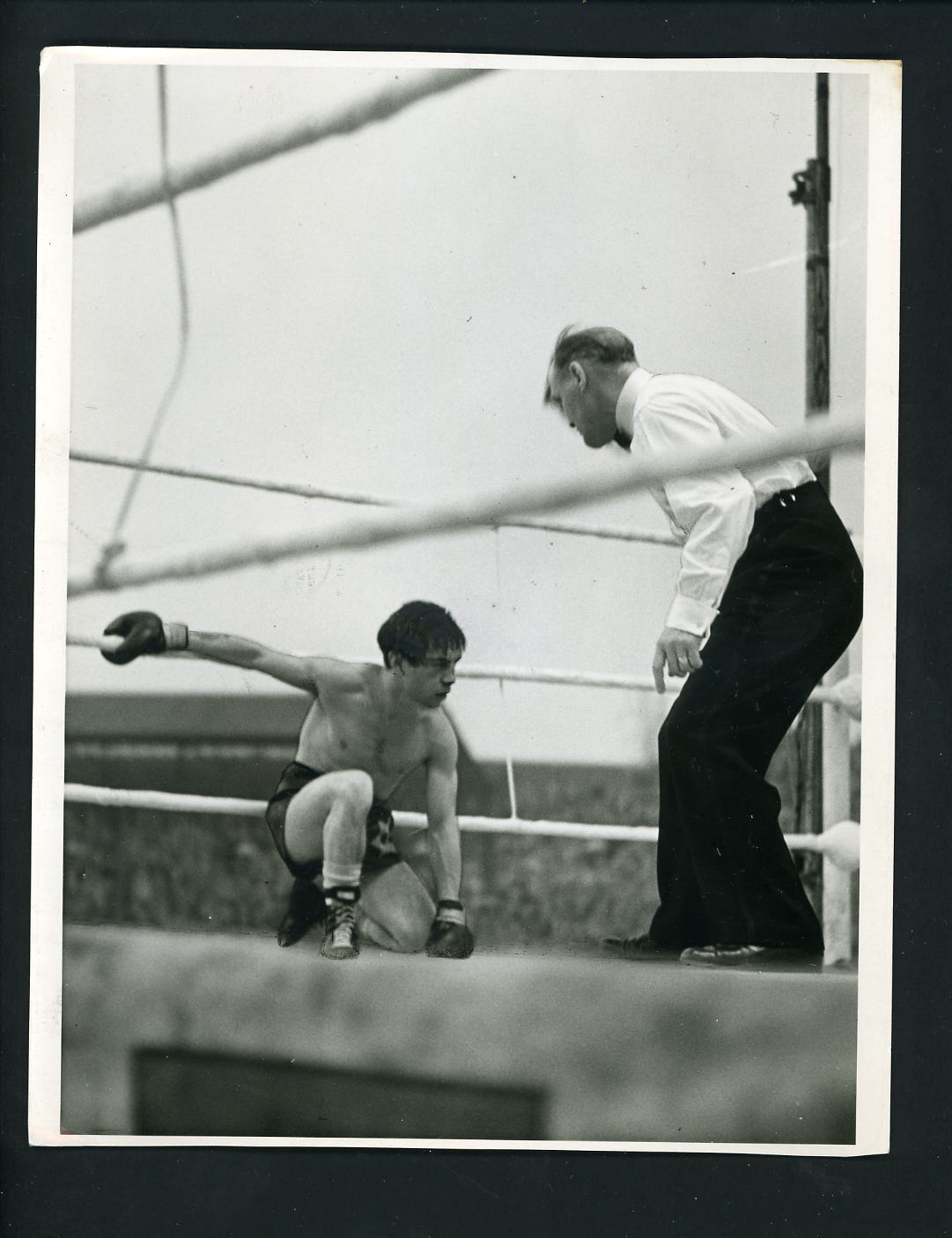 Vic Herman of Glasgow Scotland in action 1950 's Press Photo Poster painting Boxing