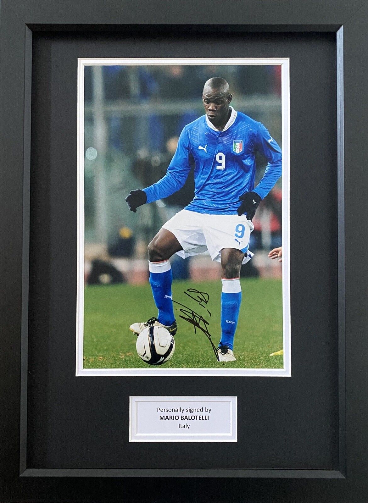 Mario Balotelli Hand Signed Italy Photo Poster painting In 16x12 Frame Display