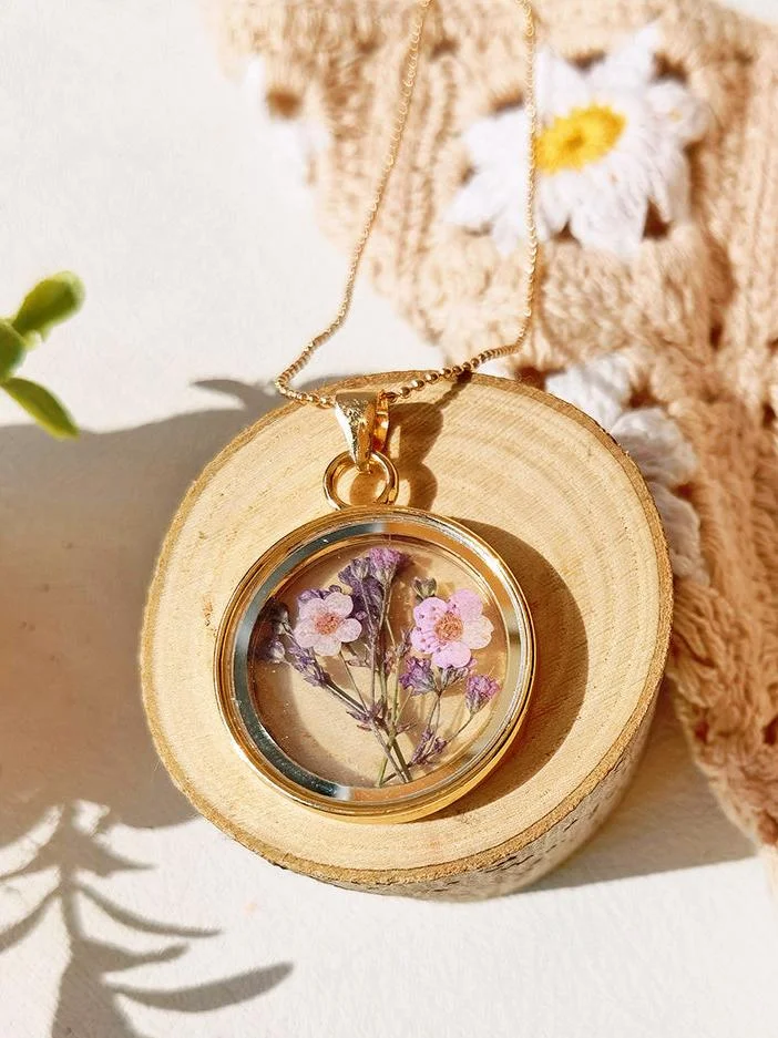 Gypsophila Daffodil Bridal Bouquet Necklace