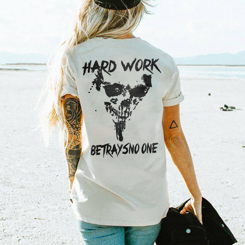 BETRAYS NO ONE Skull print t-shirt designer