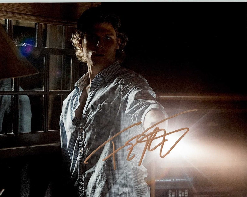 Travis Van Winkle Signed Autographed Glossy 8x10 Photo Poster painting - COA Matching Holograms