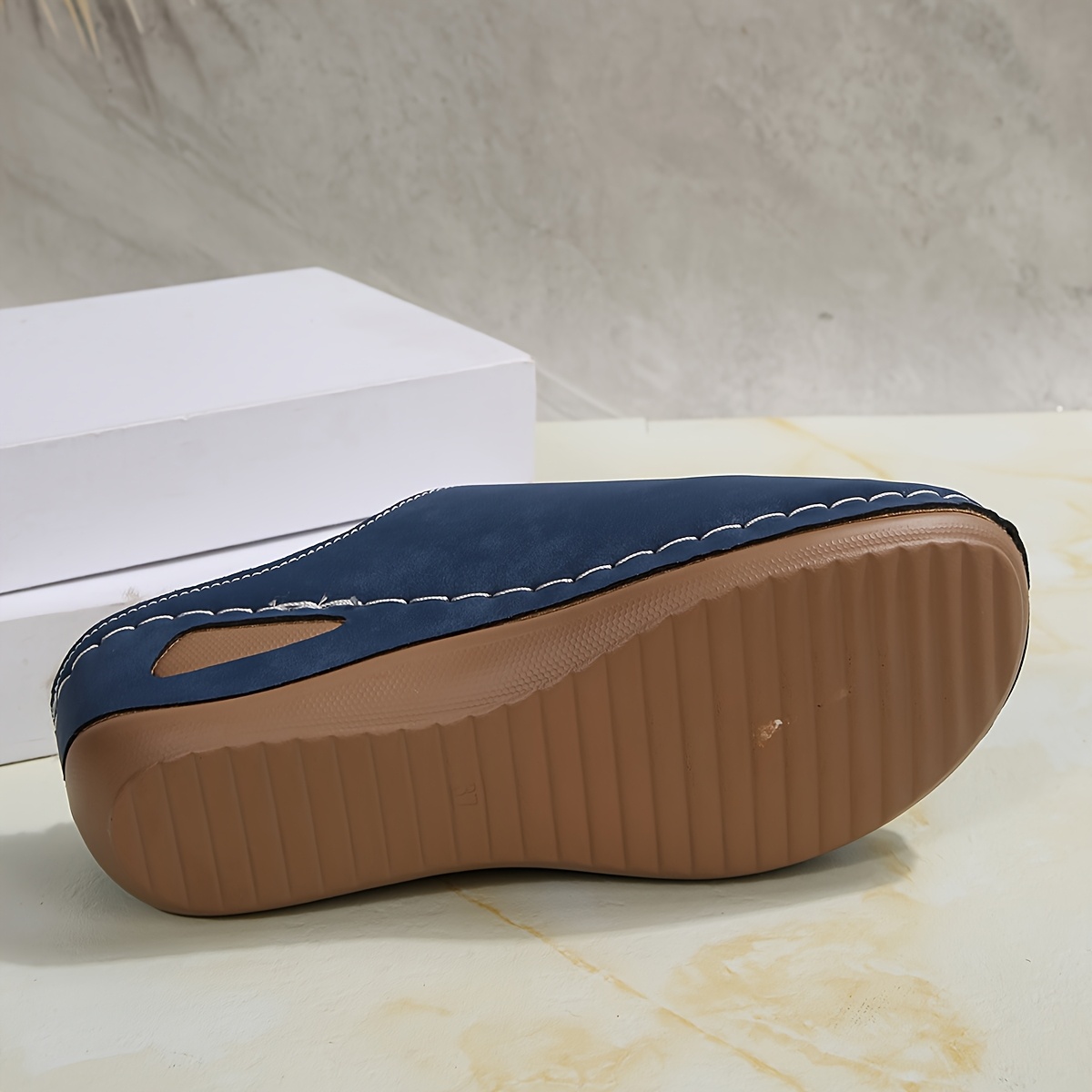 🔥Last Day Promotion 50% OFF - Women's Winter Plush Slip-On Slippers