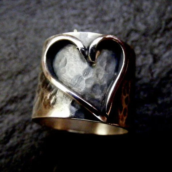 Silver Wide Band Heart Ring💕
