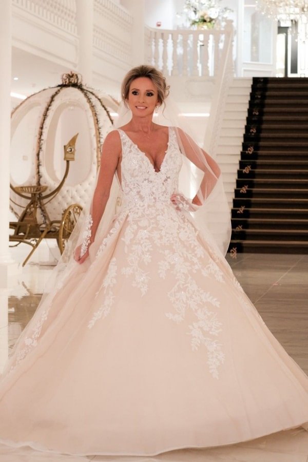 Classic Deep V-neck Spaghetti-Straps Floor-length A Line Wedding Dress Backless With Appliques Lace | Ballbellas Ballbellas