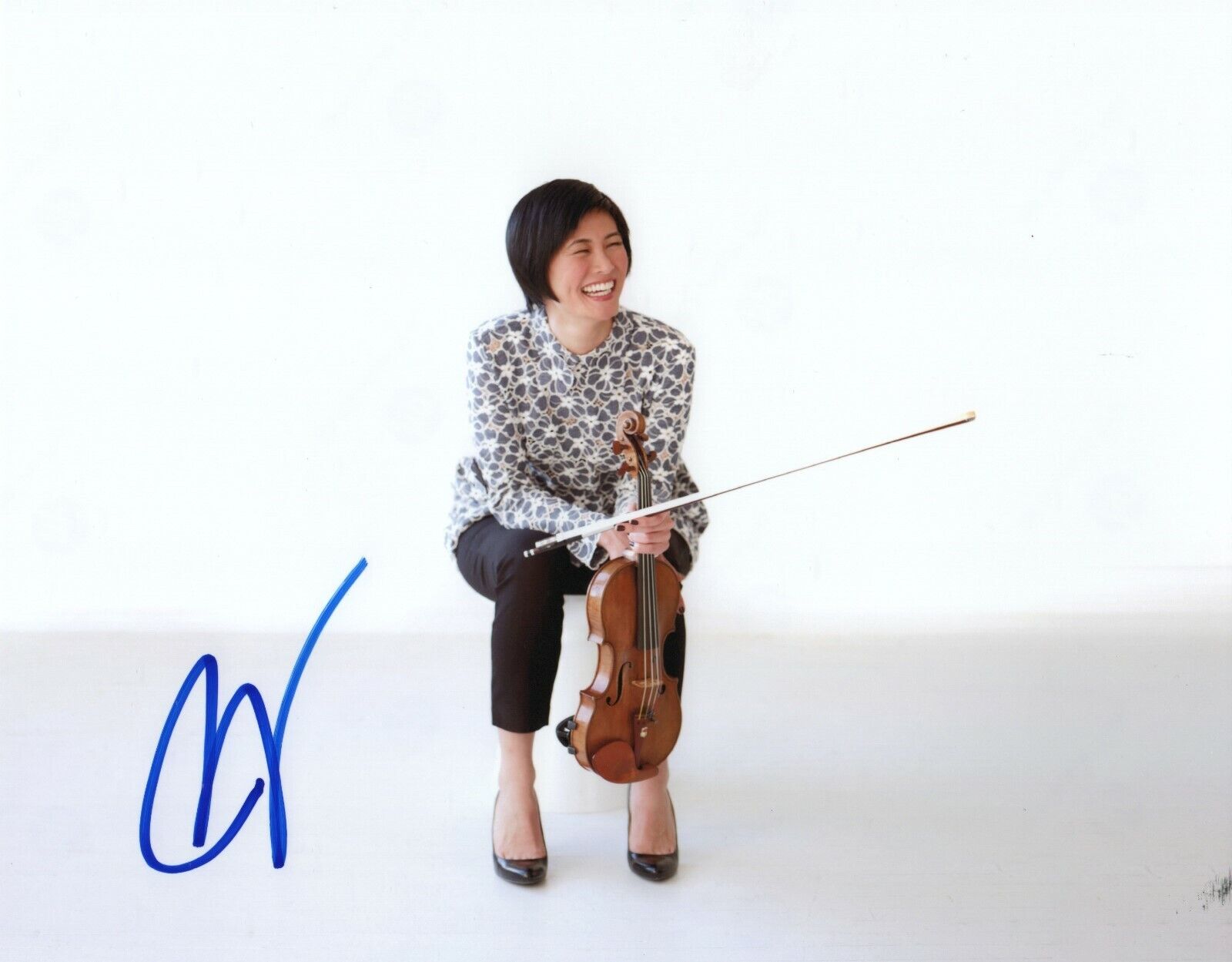 Jennifer Koh violinist REAL hand SIGNED Photo Poster painting #1 COA Autographed