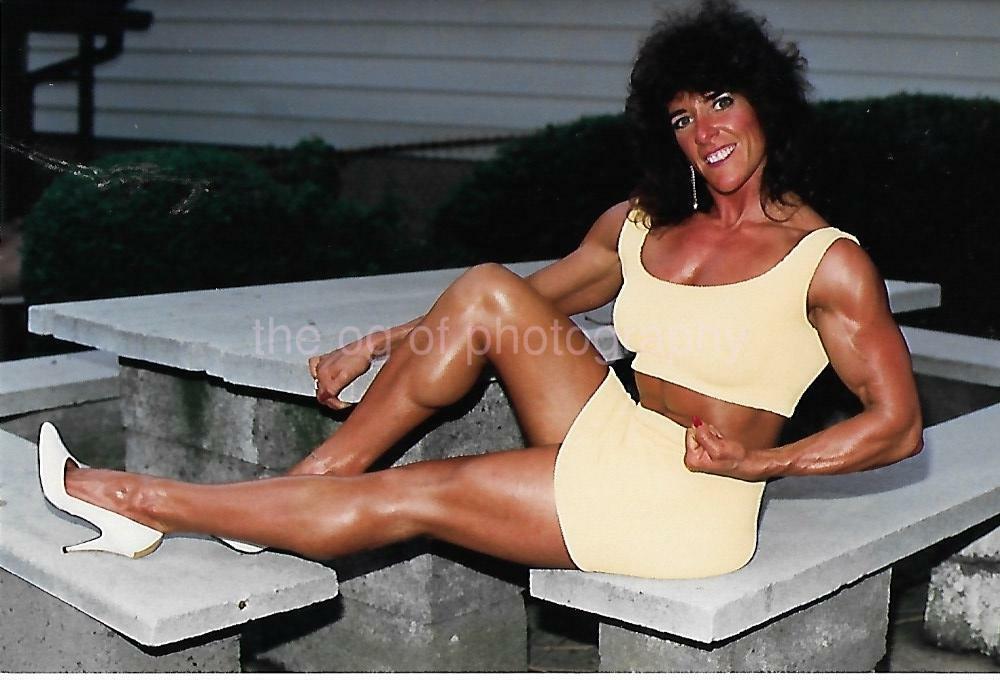 FEMALE BODYBUILDER 80's 90's FOUND Photo Poster painting Color MUSCLE GIRL Original EN 21 57 G