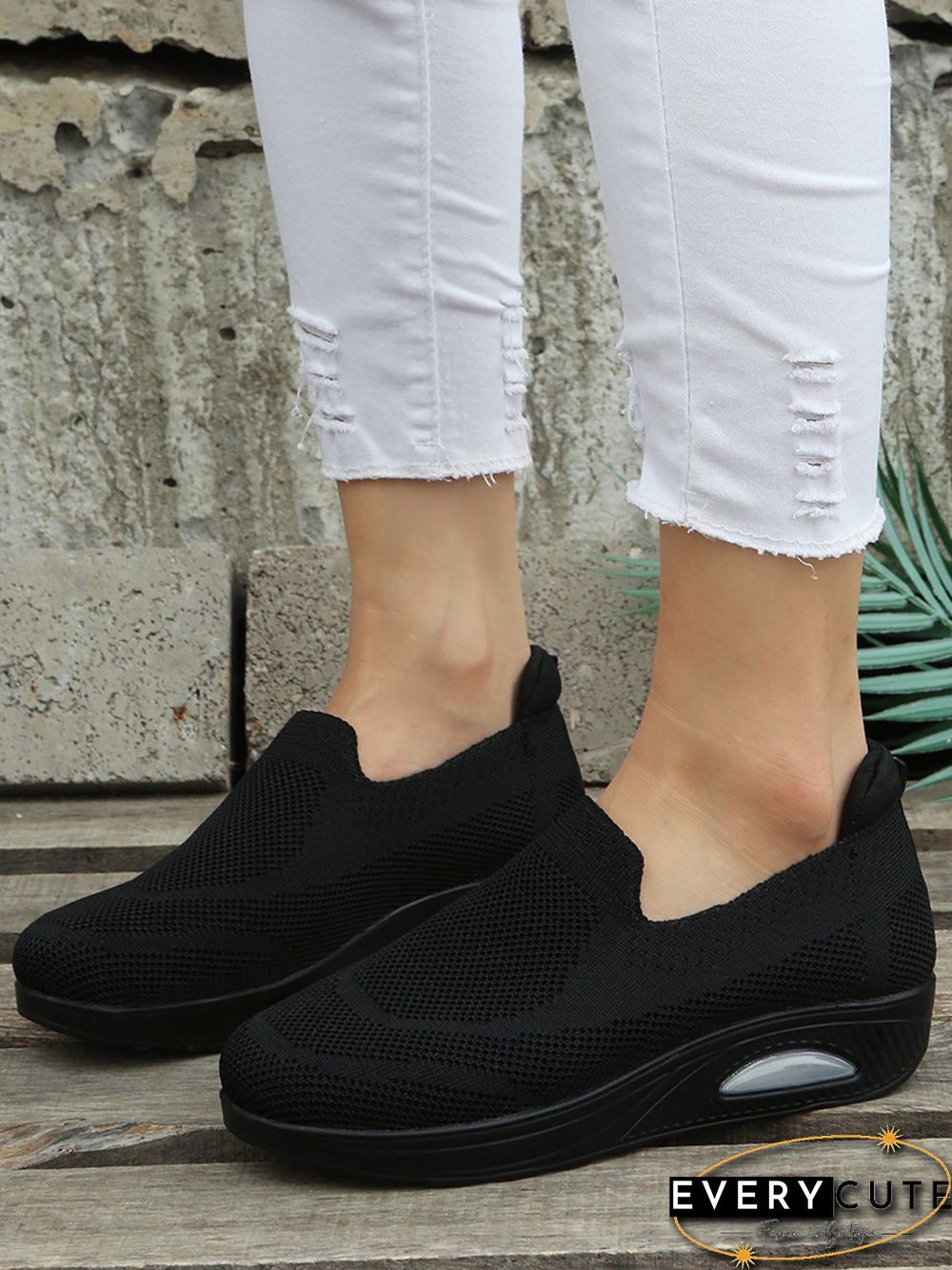 Contrasting Color Comfort Shock Absorbing Flyknit Sneakers
