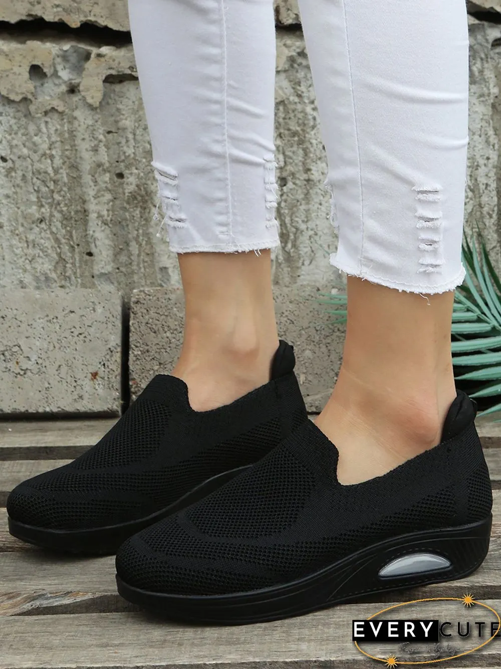 Contrasting Color Comfort Shock Absorbing Flyknit Sneakers