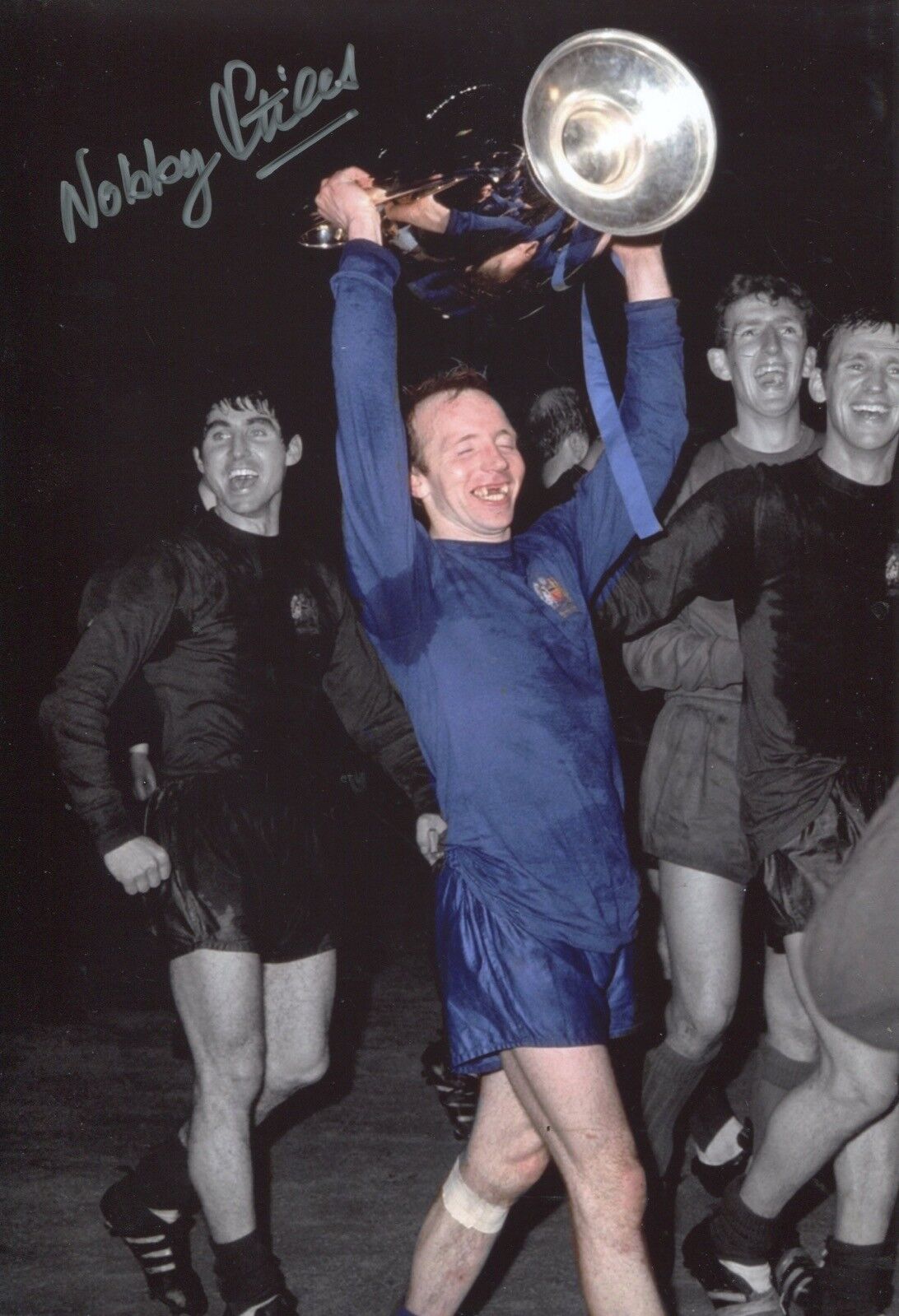 1966 World Cup winner Nobby Stiles signed Manchester United European Cup Photo Poster painting