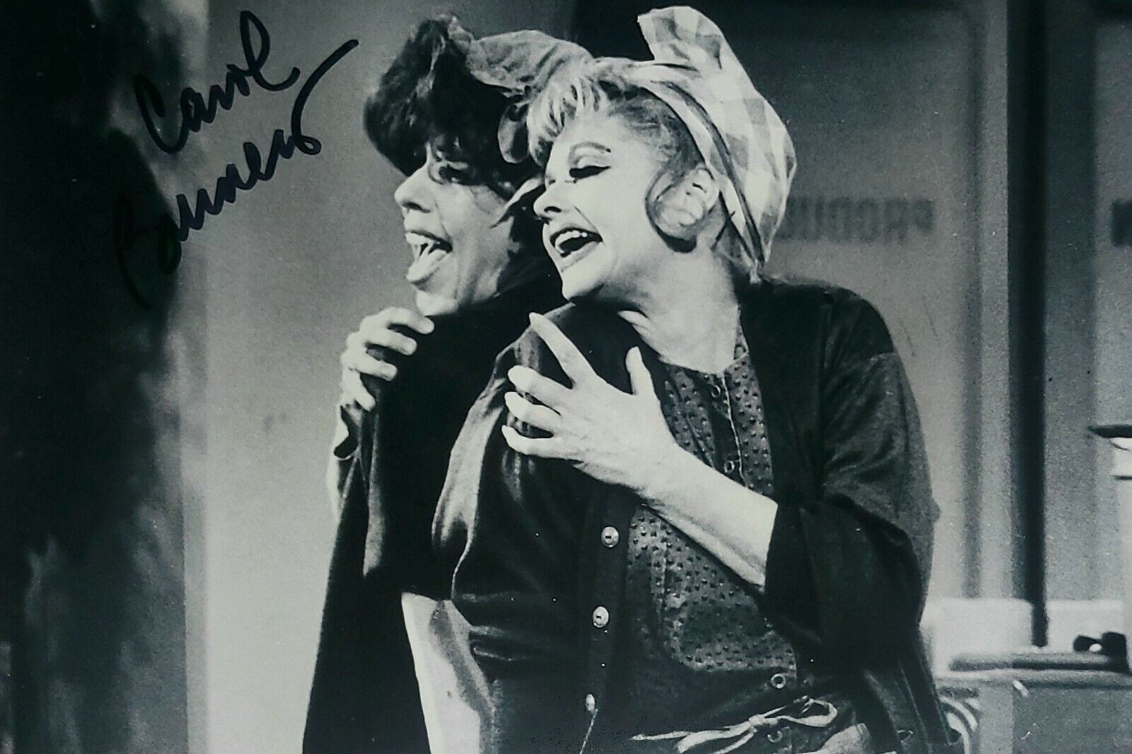 Carol Burnett Hand Signed Autograph Photo Poster painting The Lucy Show Show Actress Comedian