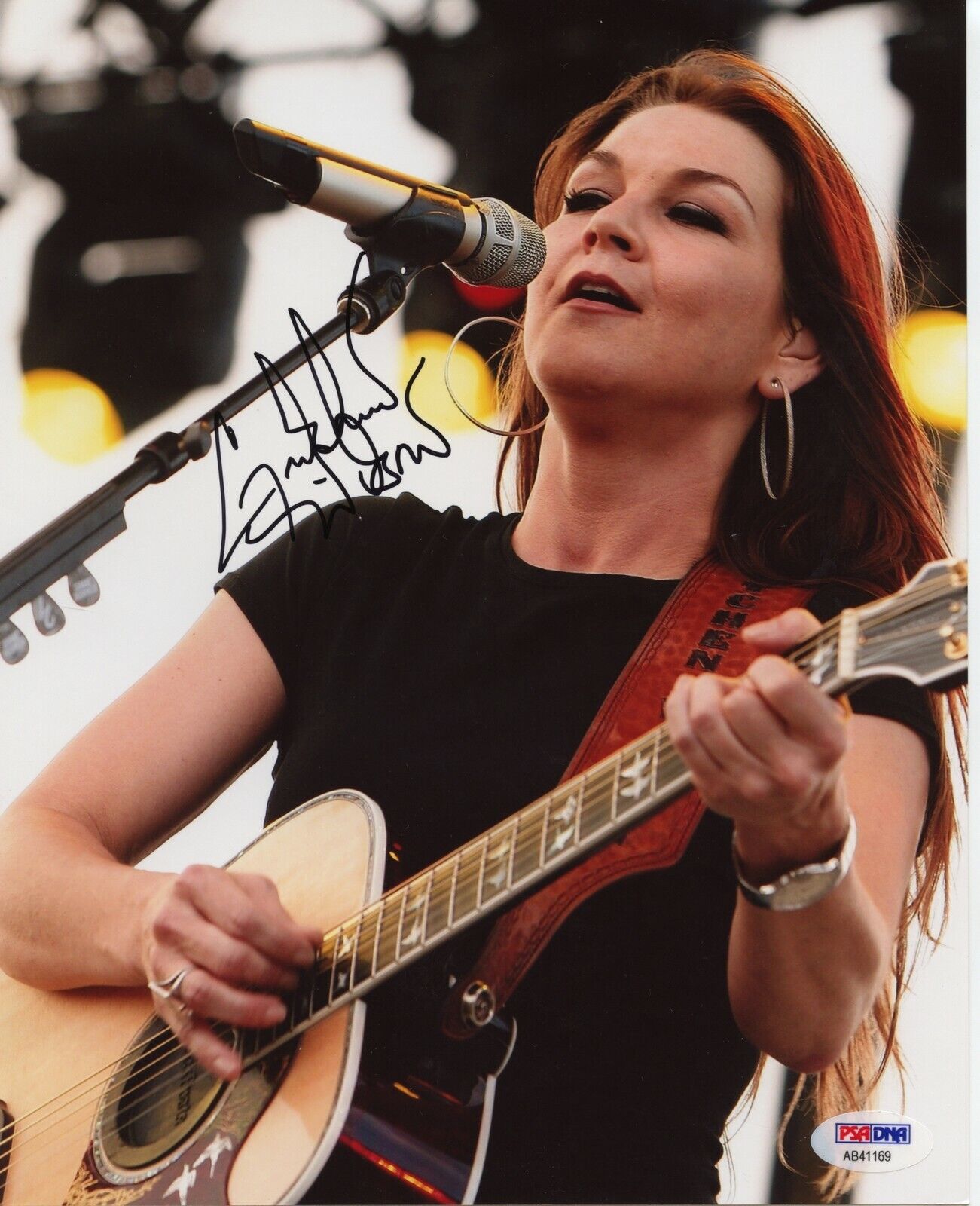 GRETCHEN WILSON 8x10 Photo Poster painting Signed Autographed Auto PSA DNA Redneck Woman