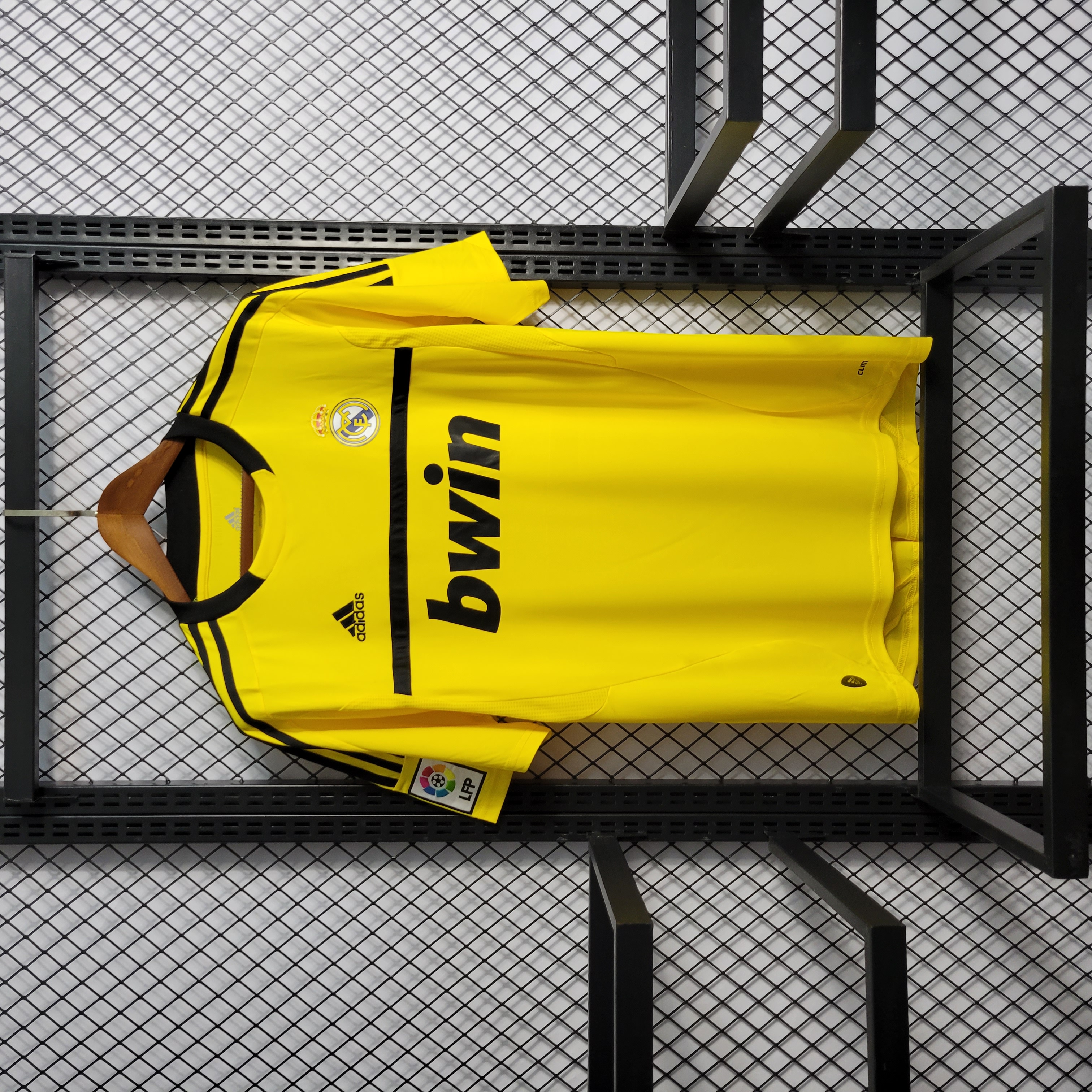 Retro Real Madrid 11-12 Yellow Goalkeeper Jersey