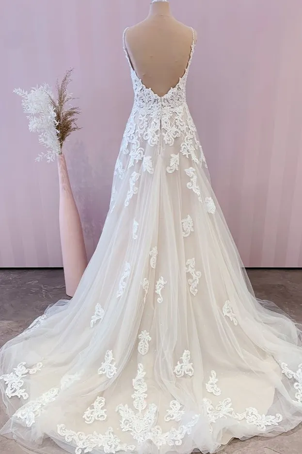 Stunning A-Line Bateau Tulle Floor-length Wedding Dress with Appliques Lace main image 0