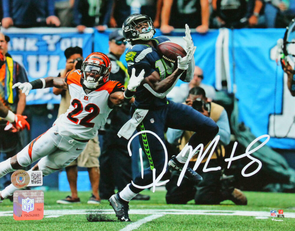 DK Metcalf Autographed Seattle Seahawks 8x10 v. Bengals FP Photo Poster painting-Beckett W Holo