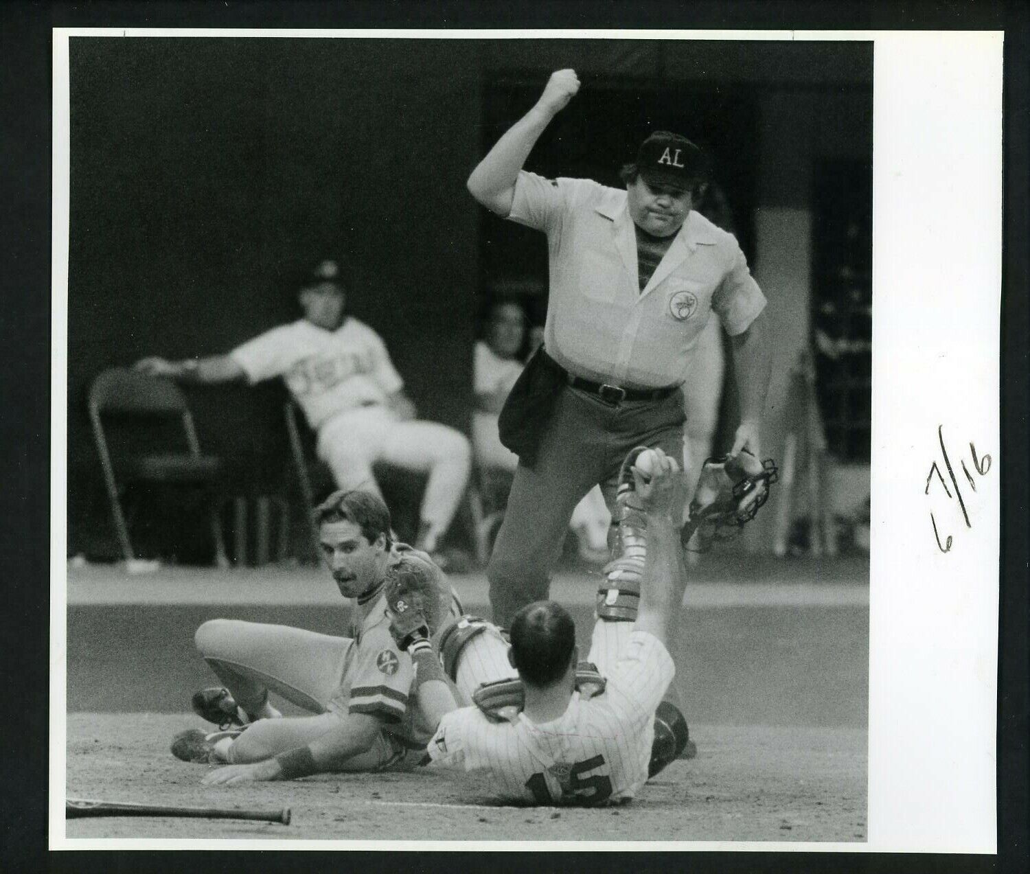 Dale Sveum Tim Laudner Ken Kaiser 1988 Press Photo Poster painting Milwaukee Brewers Twins