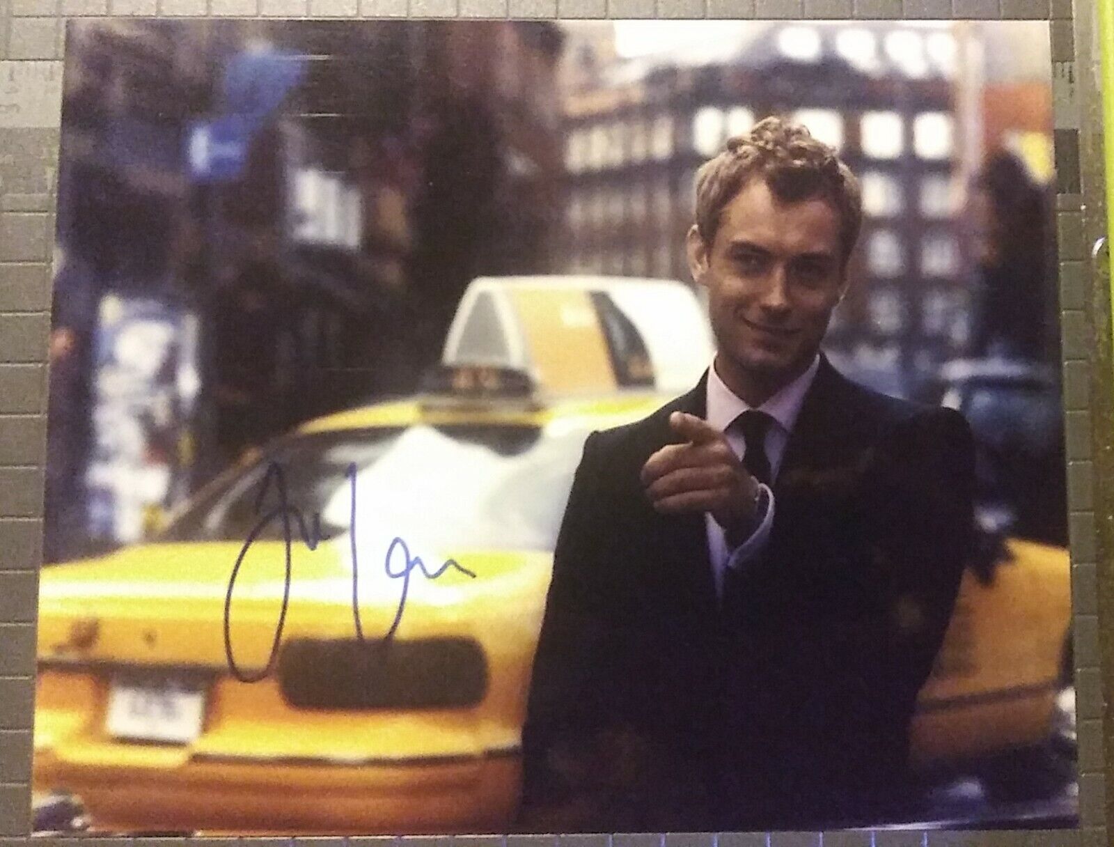 Jude Law signed 8x10