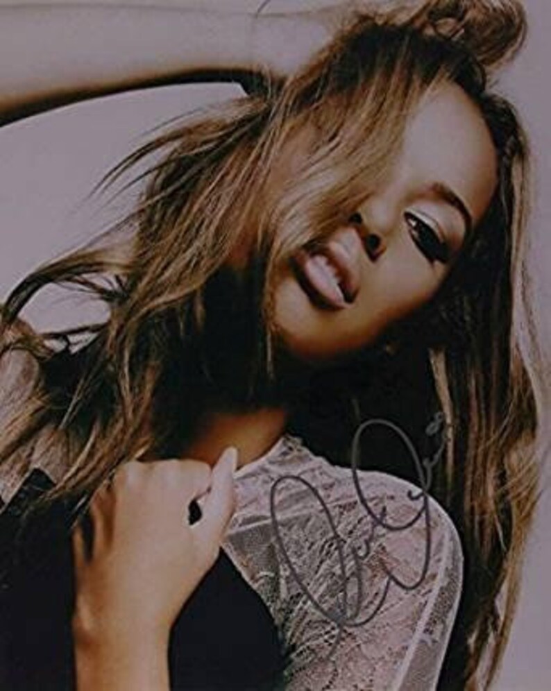 Leona Lewis Signed Autographed Glossy 8x10 Photo Poster painting - COA Matching Hologram Stickers