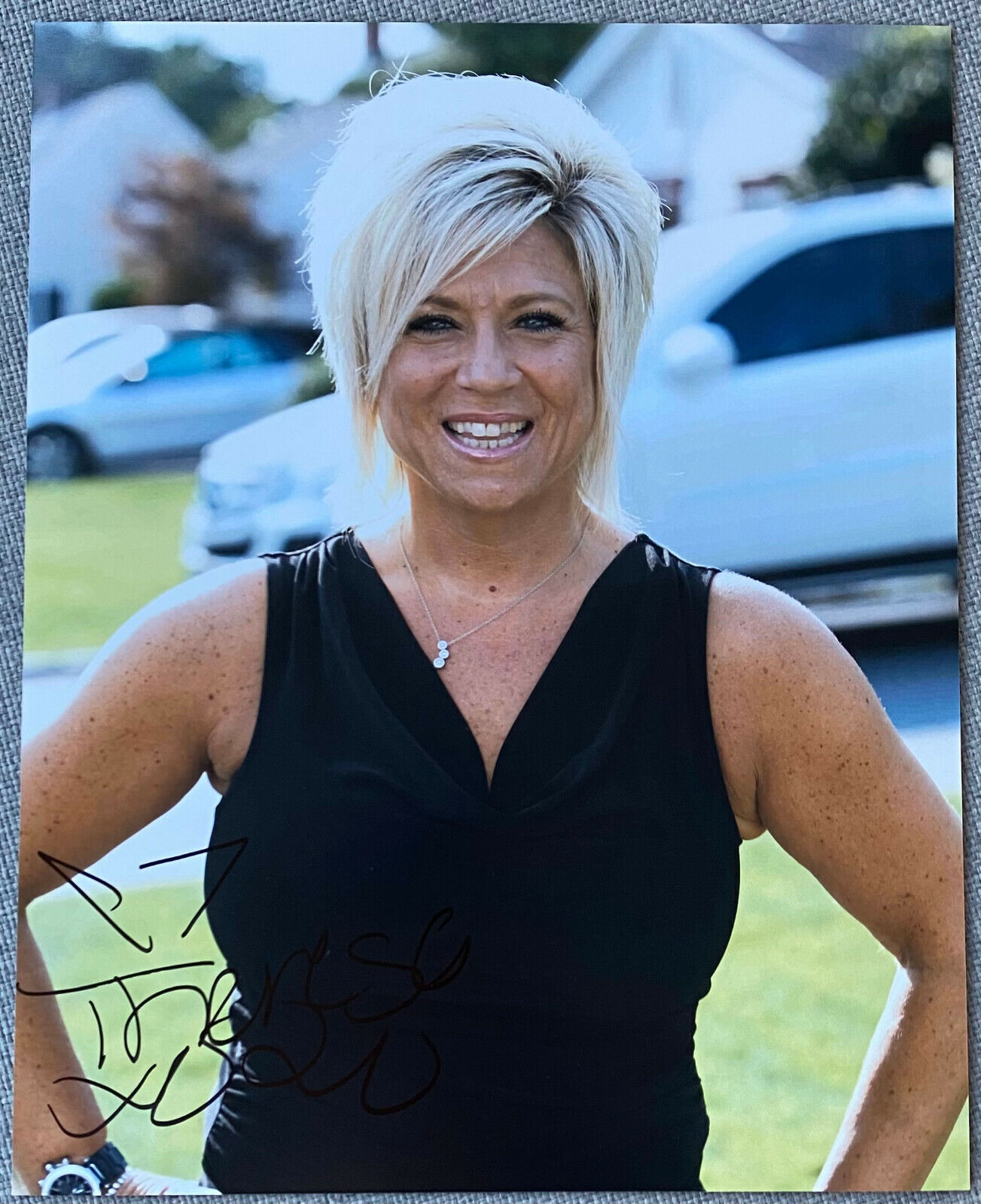 Psychic Theresa Caputo Signed In-Person 8x10 Color Photo Poster painting - Authentic