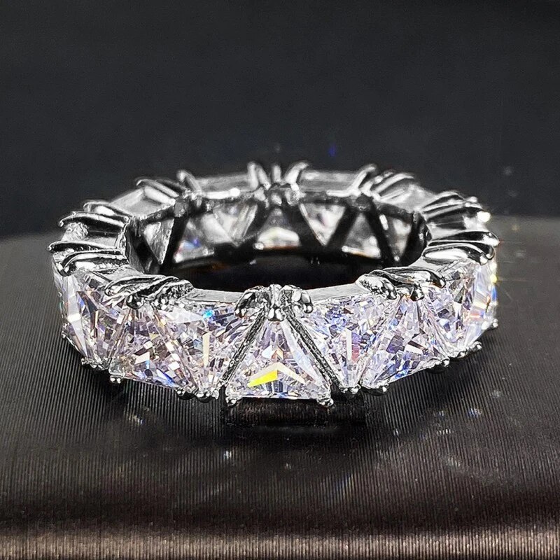 Huitan Contracted Triangular CZ Crystal Ring for Women Good Quality Versatile Design Party Wedding Luxury Jewelry Anillo