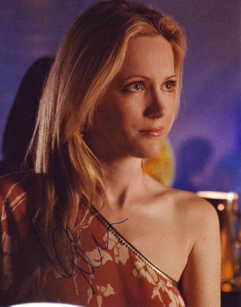 Leslie Mann In-Person AUTHENTIC Autographed Photo Poster painting SHA #59407