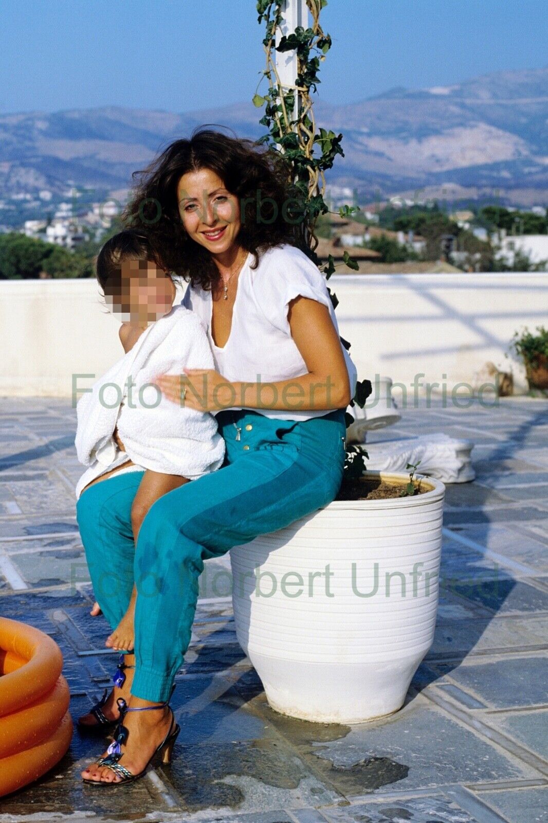 Vicky Leandros Avec Enfant - Photo Poster painting 20 X 30 CM Sans Autographe (Nr 2-272