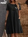 Sukienka PUMA® Retro w jednolitym kolorze z luźnymi kieszeniami i dekoltem