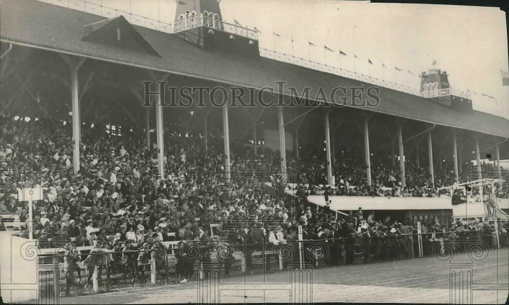 Press Photo Poster painting A packed crowed at the grandstand of the Interstate Fair in Spokane