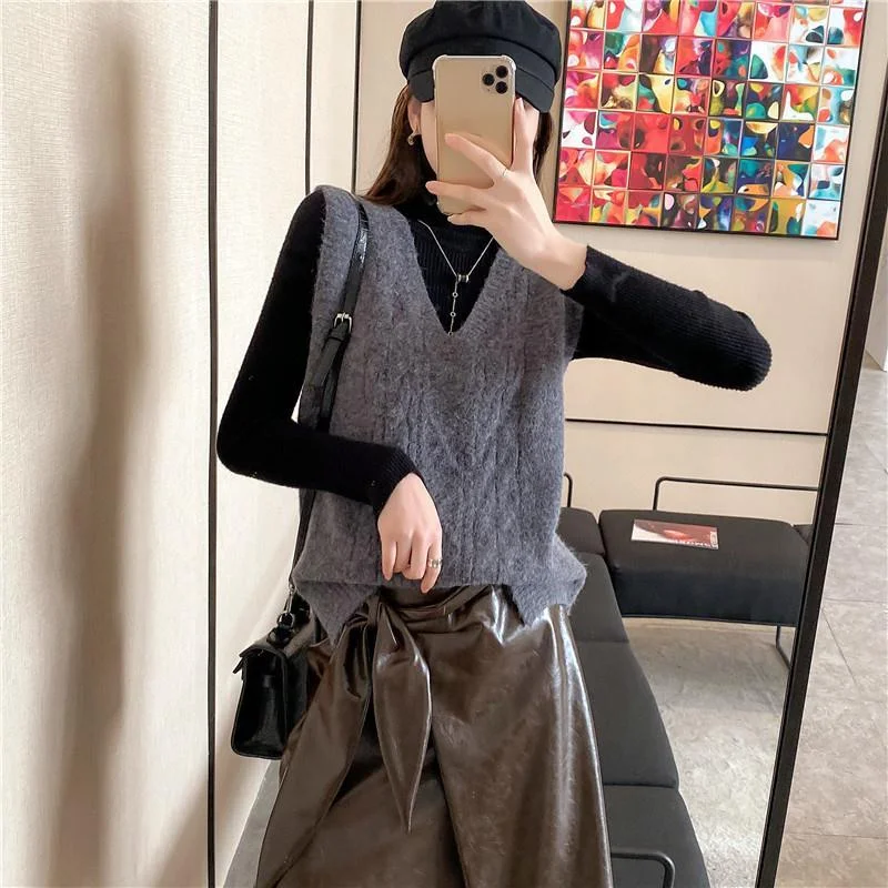 Sweater Vest Women Retro V-neck Chic Loose Jumpers Womens Ins Fashion Knitted Sweaters Female Ulzzang Korean Style Casual Daily