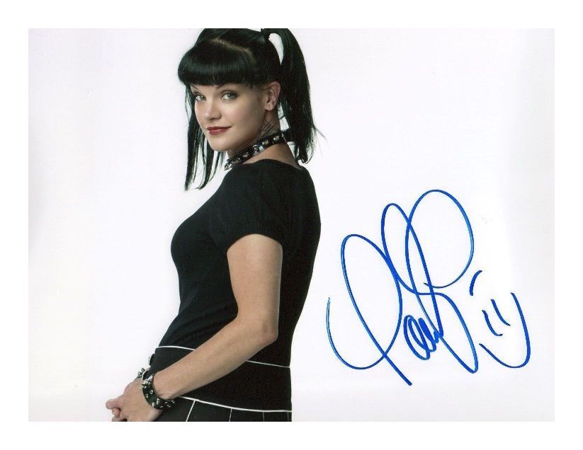 PAULEY PERRETTE AUTOGRAPHED SIGNED A4 PP POSTER Photo Poster painting PRINT 7