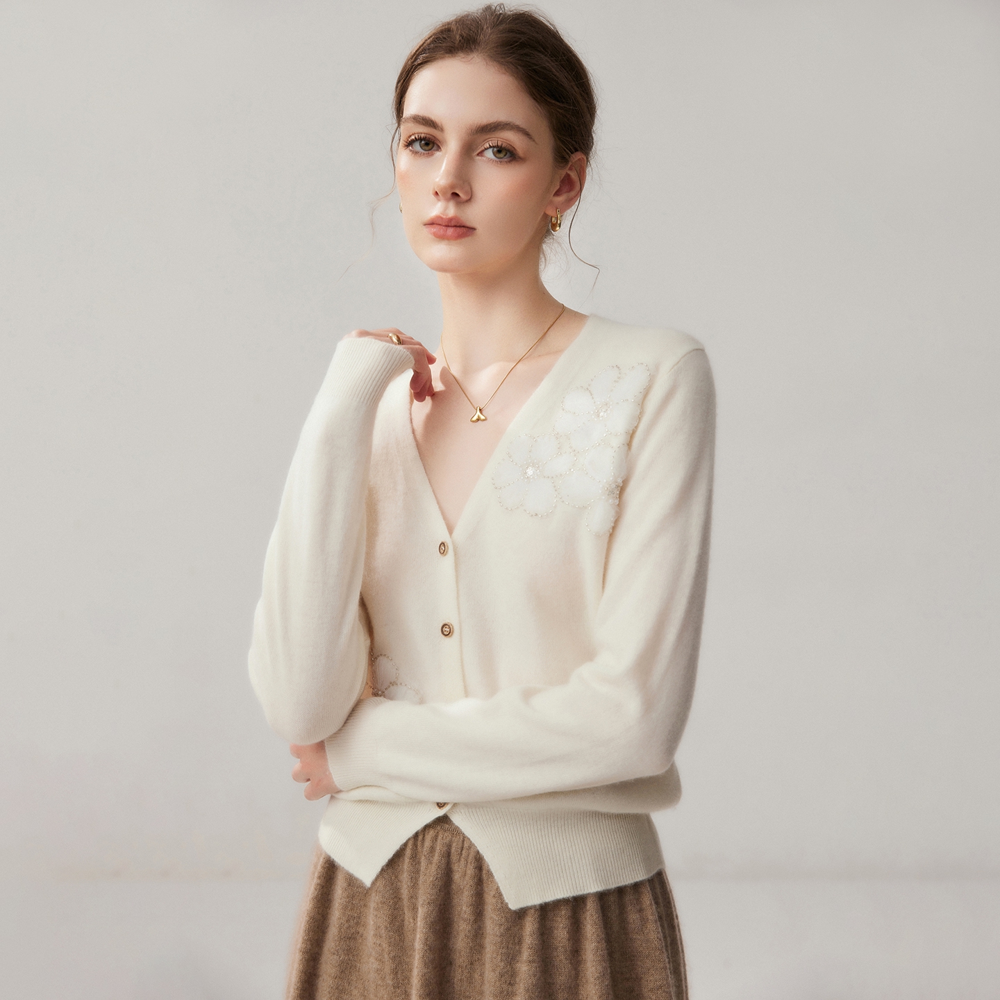 Women's Baby Cashmere Cardigan Regular Fit Floral-Applique V-Neck REAL SILK LIFE