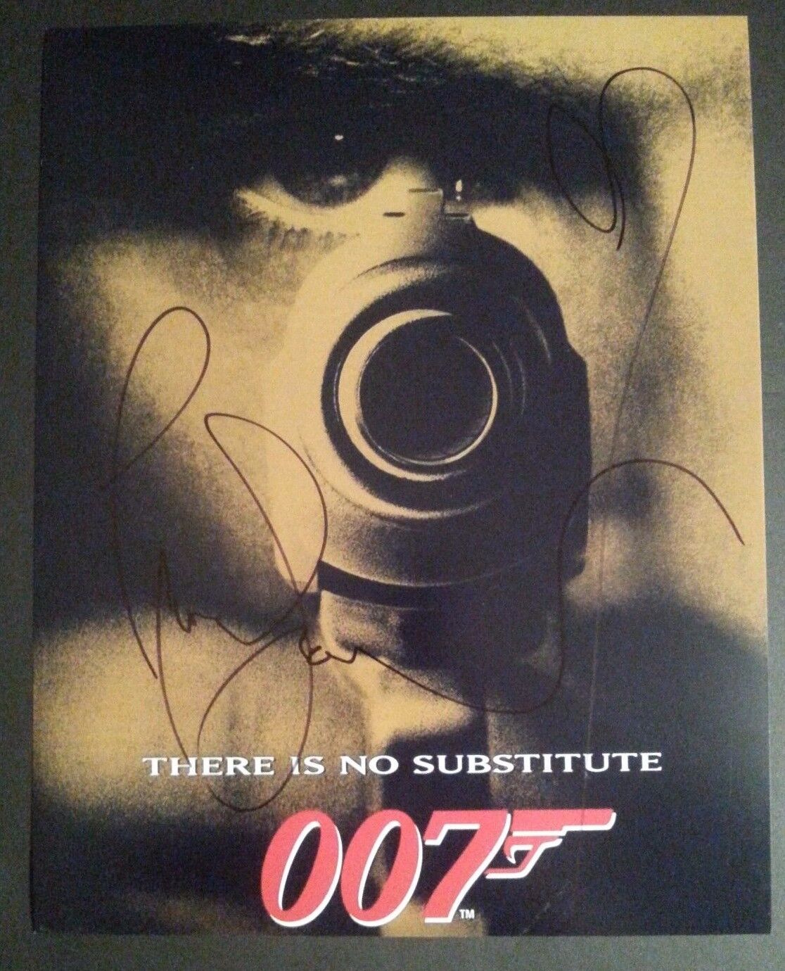 PIERCE BROSNAN Authentic Hand-Signed GOLDENEYE ~ 007 JAMES BOND