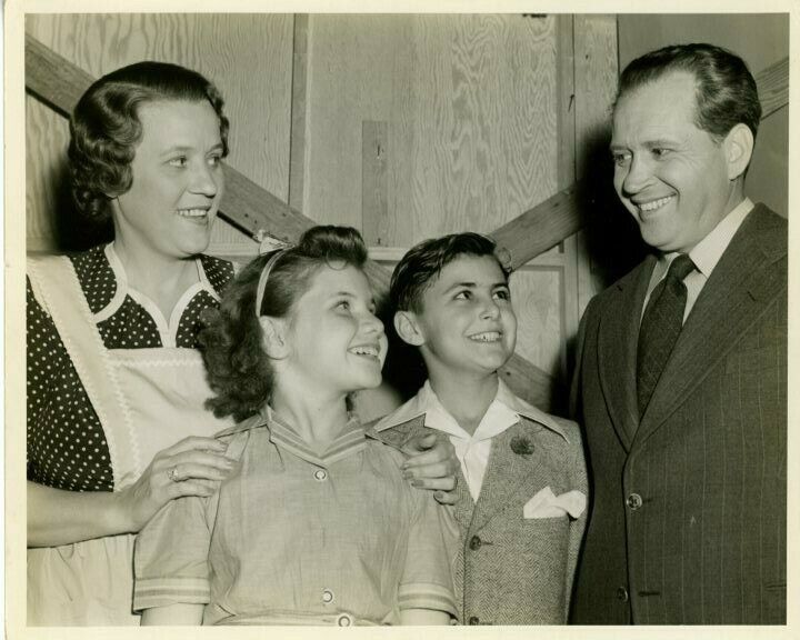 Jim and Marion Jordan Fibber McGee and Molly Original 8x10 Press Photo Poster painting