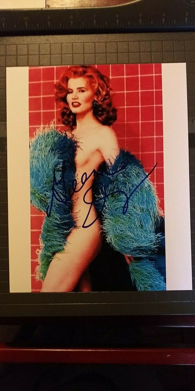 Geena Davis signed 8x10