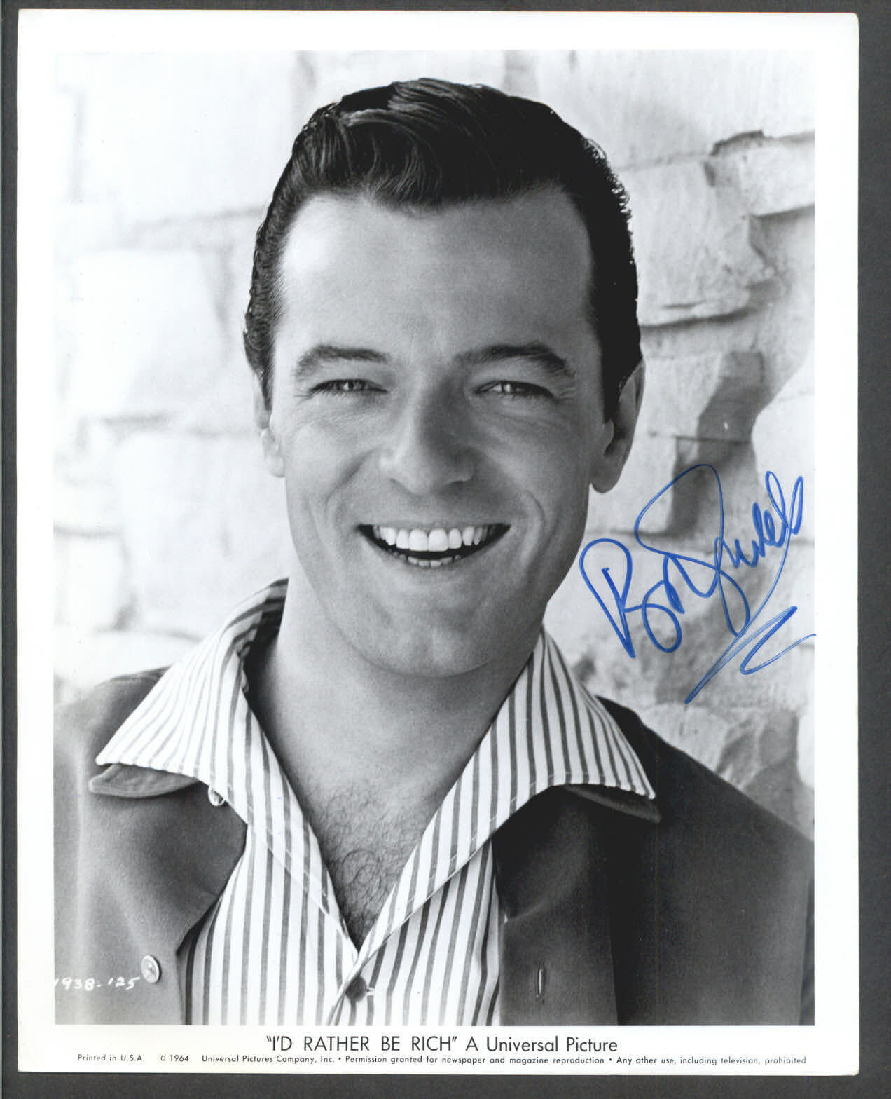 Robert Goulet - Signed Vintage Celebrity Autograph Photo Poster painting - Singer - Actor