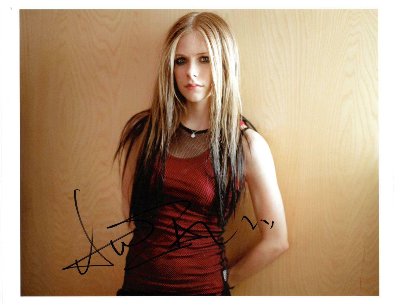 Avril Lavigne Signed Authentic Autographed 8.5x11 Photo Poster painting BECKETT #BA91185