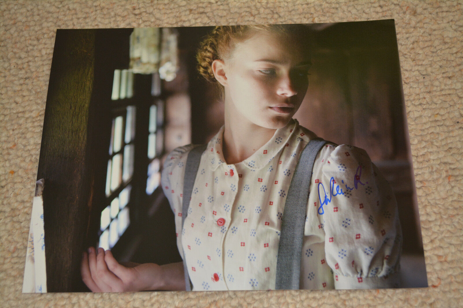 SASKIA ROSENDAHL signed autograph In Person 8x10 (20x25cm) NEVER LOOK AWAY