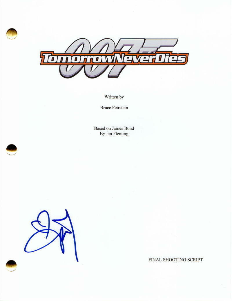 MICHELLE YEOH SIGNED AUTOGRAPH - TOMORROW NEVER DIES - FULL MOVIE SCRIPT - BOND