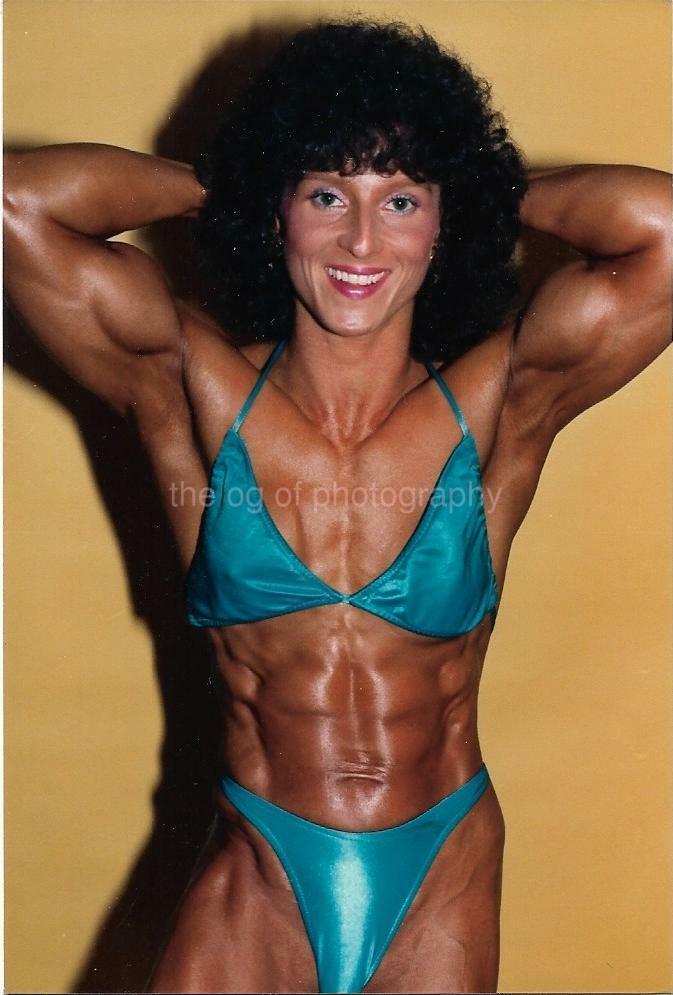 FEMALE BODYBUILDER 80's 90's FOUND Photo Poster painting Color MUSCLE GIRL Original EN 112 3 Q