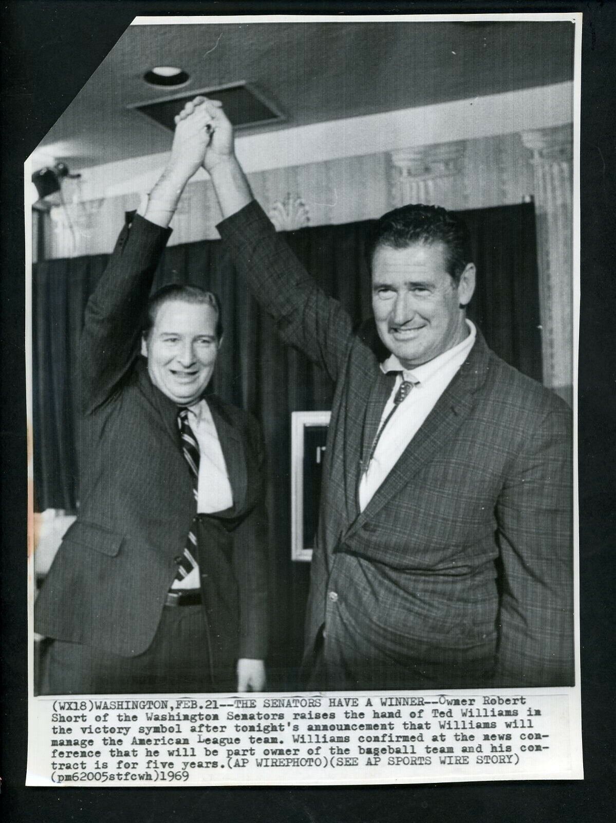 Robert Short signs Ted Williams as Washington Senators Manager 1969 Press Photo Poster painting