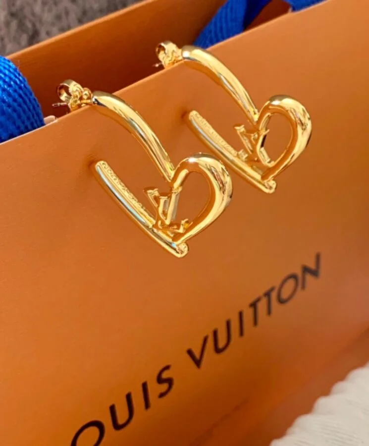 Shop Louis Vuitton Fall In Love Earrings Pm (FALL IN LOVE HEART