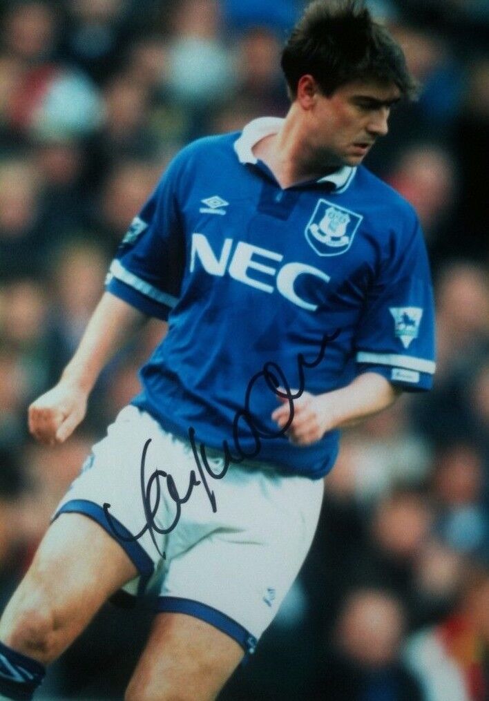 IAN SNODIN - FORMER EVERTON FOOTBALLER - AWESOME SIGNED COLOUR Photo Poster painting