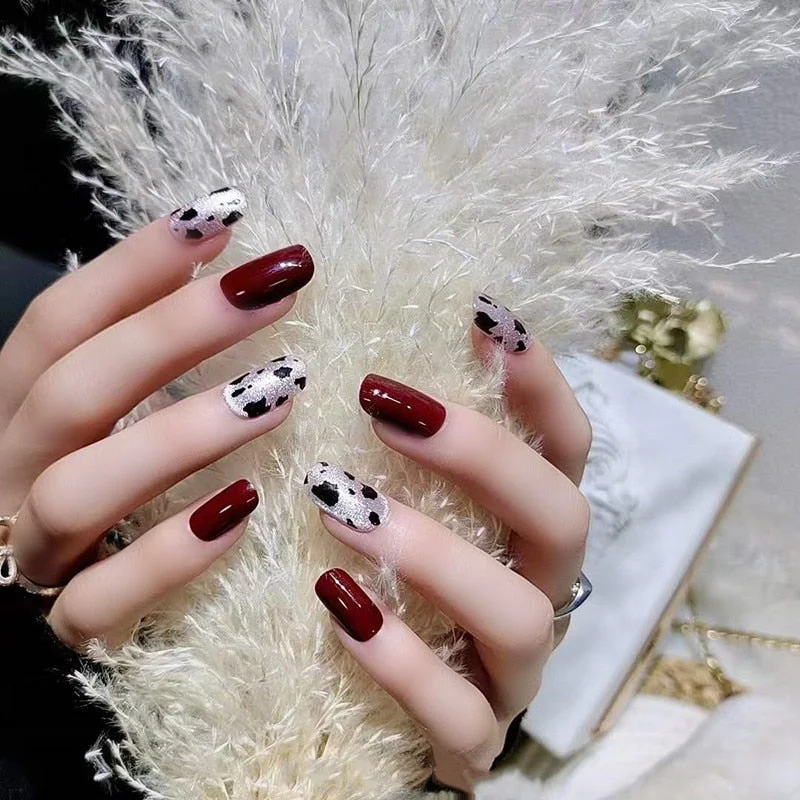 Red Press On Nails With Designs 24pcs/set Gold Cady Glitter Color  Fake Nails With Glue Short Full Nail Tips Hybrid Nail TY-Nail Inspo