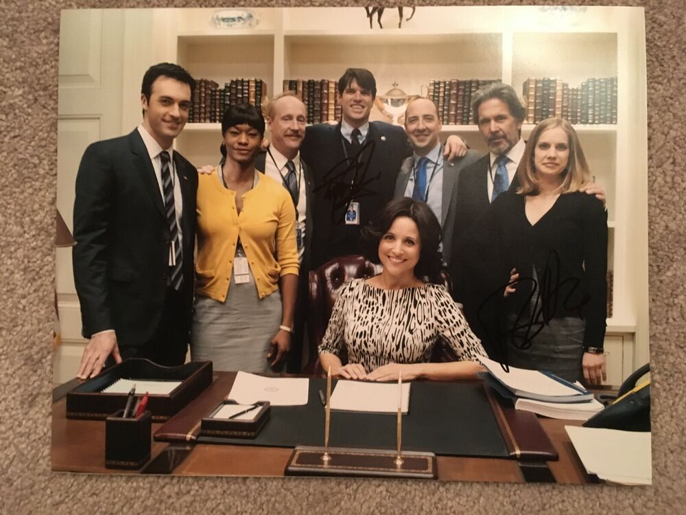 VEEP SIGNED 11X14 Photo Poster painting AUTOGRAPHED