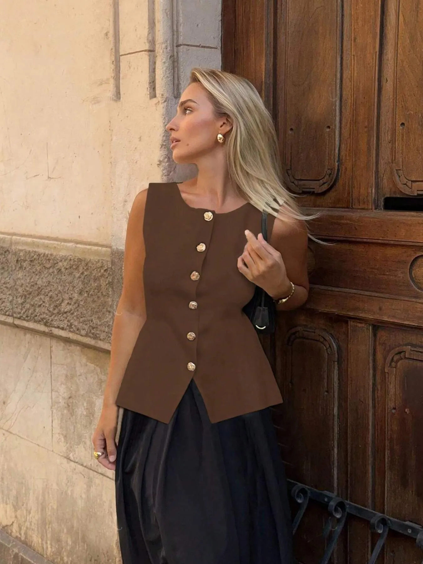 Women's Plain Metal Button Design Elegant Fitted Sweater Vest, Casual Sleeveless Round Neck Knit Top for Spring, Fashion Women's Knitwear for Daily Wear Women's Plain Metal Button Design Elegant Fitted Sweater Vest, Casual Sleeveless Round Neck Knit Top for Spring, Fashion Women's Knitwear for Daily Wear