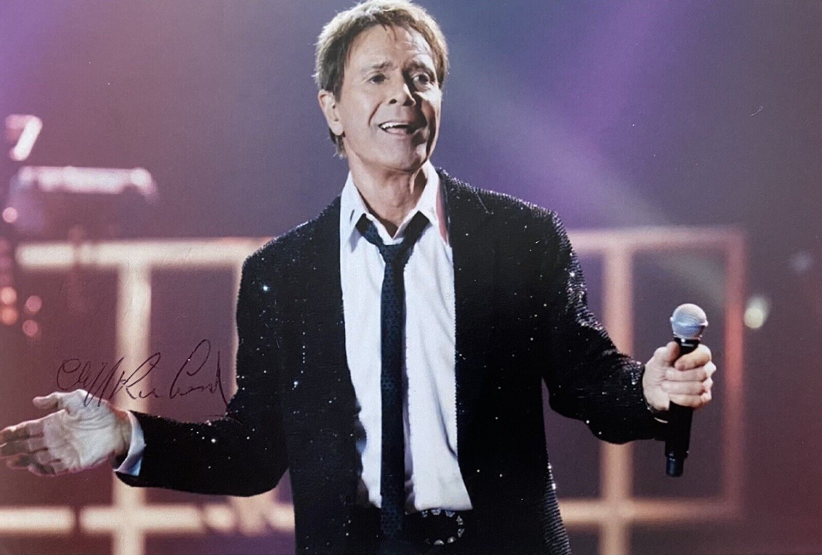 Sir Cliff Richard Genuine Hand Signed 6x4 Photo Poster painting