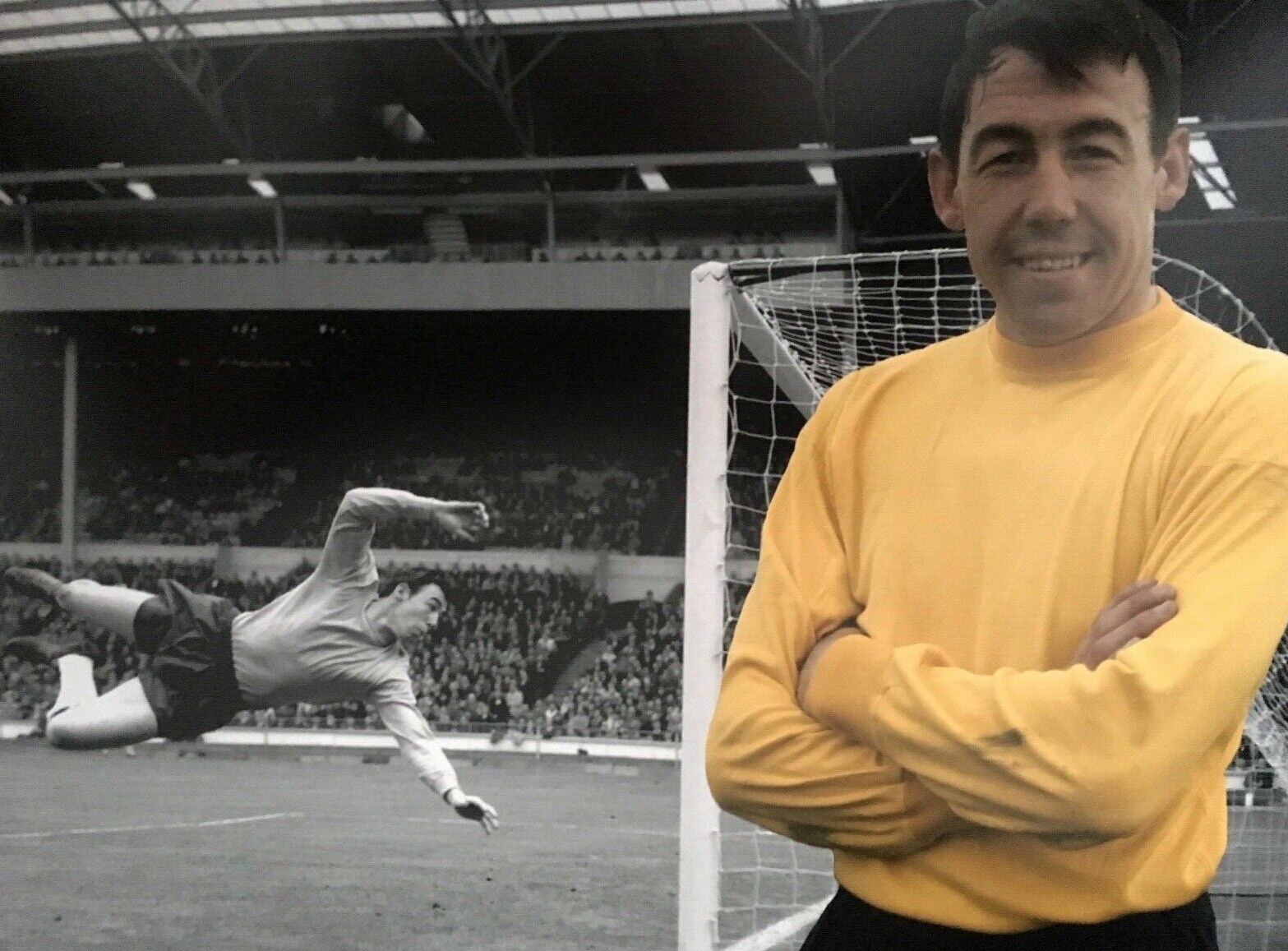 GORDON BANKS - LEGENDARY ENGLAND GOALKEEPER - SUPERB UNSIGNED Photo Poster painting MONTAGE