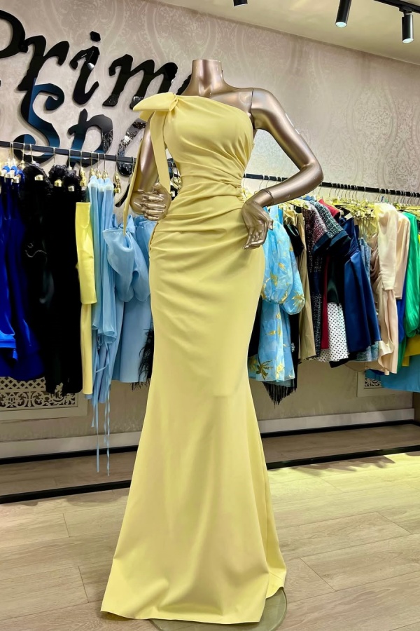 Lussooy Glamorous Daffodil Satin Asymmetric One Shoulder Pleated Mermaid Prom Dress 