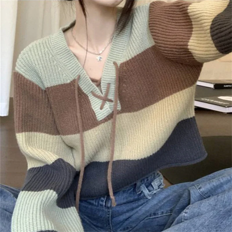 Toloer Toloer Striped V-Neck Sweater Women's Spring Hong Kong Retro Chic Design Loose Short Knit Top-Outfit Ideas